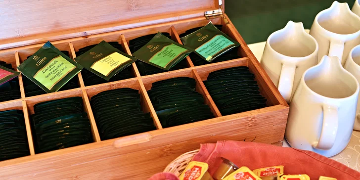 Začněte den dobrou snídaní: brunch v Café Mozart a úžasný výhled na orloj