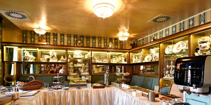 Začněte den dobrou snídaní: brunch v Café Mozart s úžasným výhledem na orloj