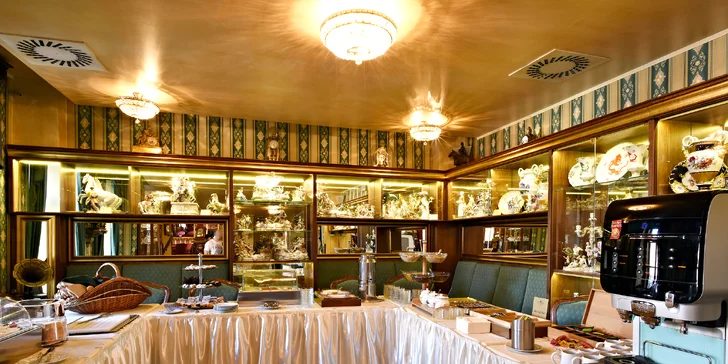 Začněte den dobrou snídaní: brunch v Café Mozart a úžasný výhled na orloj