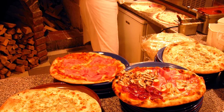 Italská siesta v Praze 10: křupavá pizza ze 20 druhů a ledový čaj k tomu