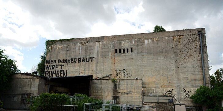 Bunkr, kde Hitler spáchal v roce 1945 sebevraždu a prohlídka Berlína s průvodcem