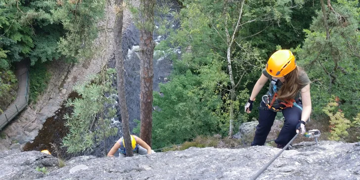Jednodenní zážitkový via ferrata kurz včetně instruktáže v Českém Ráji