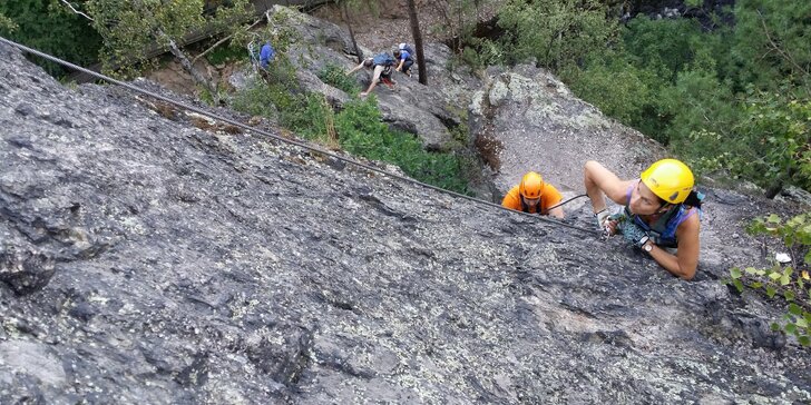 Jednodenní zážitkový via ferrata kurz včetně instruktáže v Českém Ráji