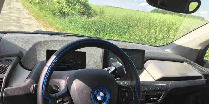 Výlet do budoucnosti: celodenní zapůjčení exkluzivního elektromobilu BMW i3