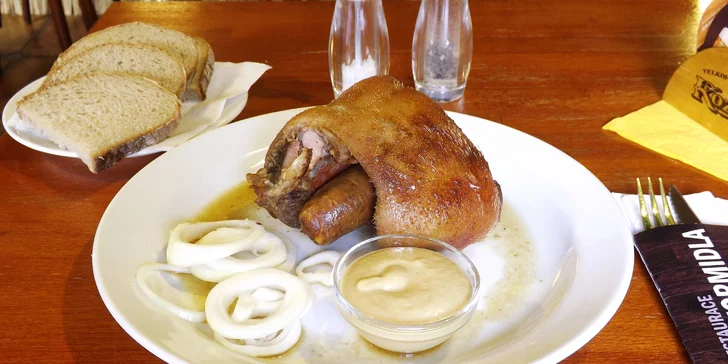 Námořníci, našel se poklad: Grilované vepřové koleno s jedlou kostí
