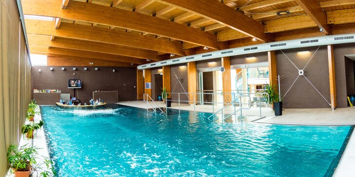 Celodenní vstupy k bazénům a do wellness v Aquacity Poprad
