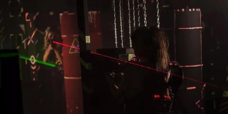 Adrenalinová laser game v temném sklepení: vstup pro 1 nebo 2 hráče
