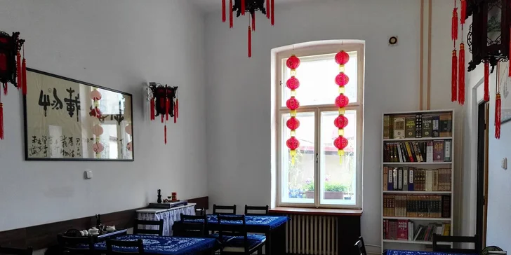Menu pro dva: litr čaje a sušenky či jídlo dle výběru v kavárně s nádechem čínských tradic