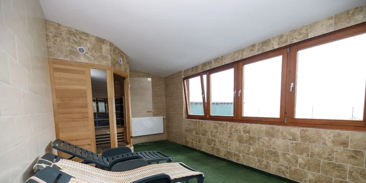 Relaxovat můžete v masážním křesle.