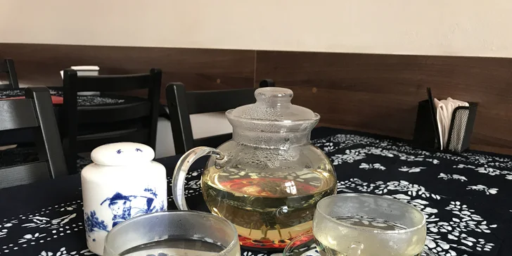Příjemné posezení pro 2 u litru čaje dle výběru či s kávou a čínské sušenky