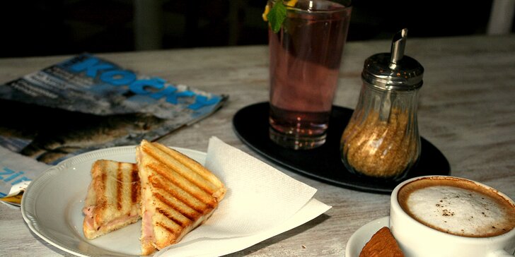 Letní svačinka v kočičí kavárně u Stodolní: káva, limonáda a toast pro 1 nebo 2