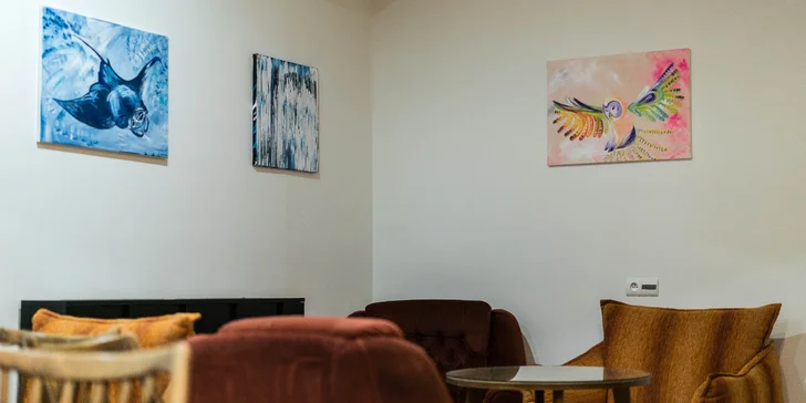 Dejte si 4x nebo 8x drink chupito a tyčinky či chipsy v kavárně plné koček