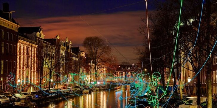 Slavnosti v ulicích, hudba, ohňostroje, uvolněná atmosféra – Silvestr v Amsterdamu