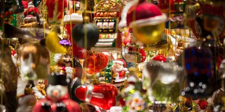 Tradiční řemeslné výrobky a pochoutky na adventních trzích ve štýrském Grazu