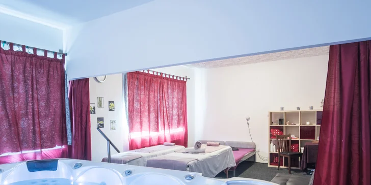 Párová relaxace: vyhřátá vířivka, masáž dle výběru a nealko nápoje