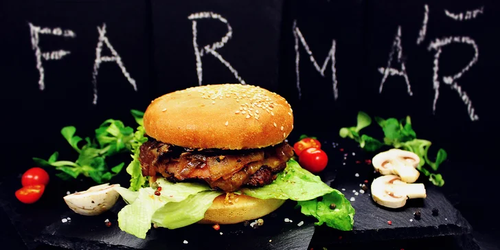 Dva burgery z lokálních zdrojů: maso od řezníka či vege a hranolky nebo salát