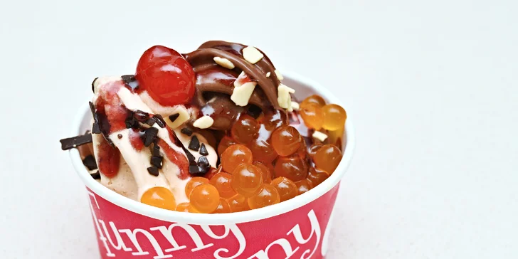 Jarním táním vás provede tučňák: 200g mražený řecký jogurt s posypem