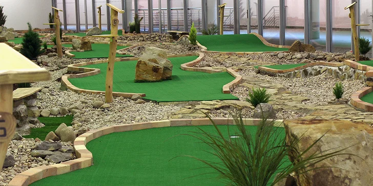 60 min adventure golfu v O2 Aréně pro 2 či rodinu