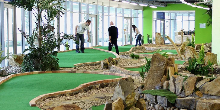 60 min adventure golfu v O2 Aréně pro 2 či rodinu