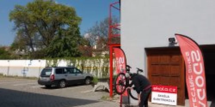 Půjčte si elektrokolo: ušetříte přírodu, vlastní námahu a ještě pojedete s dobou