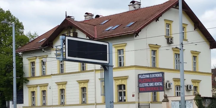 Půjčte si elektrokolo: ušetříte přírodu, vlastní námahu a ještě pojedete s dobou
