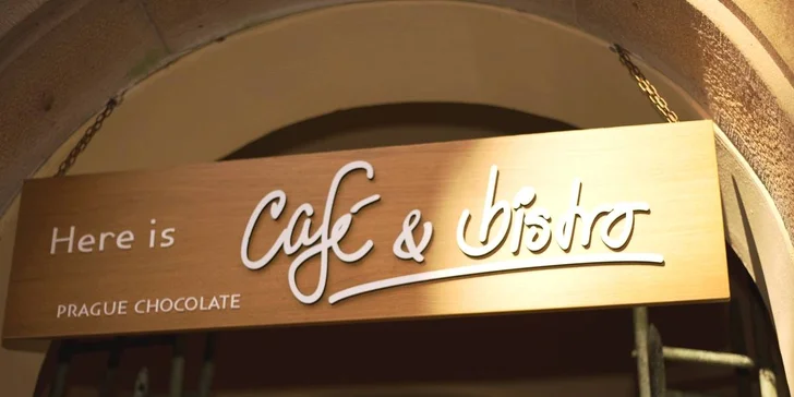 Káva a zákusek pod Pražským hradem v Prague chocolate cafe and bistro pro 1 i 2 osoby