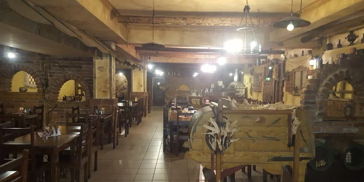 Pizza z nabídky 27 druhů a ledový čaj na Budějovické pro 1 i 2 osoby