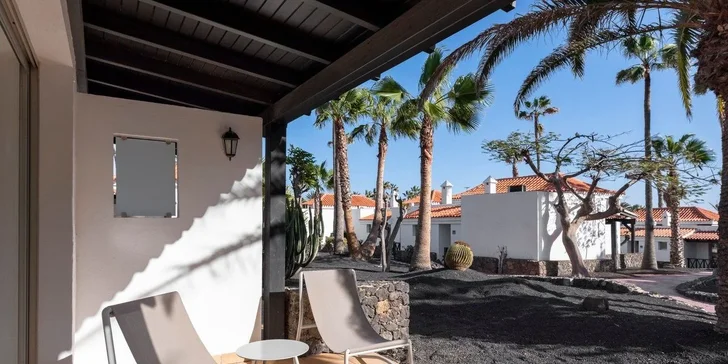 Všechny pokoje jsou klimatizované a mají balkon nebo terasu s posezením.