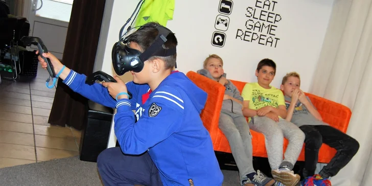 Hodina ve světě virtuální reality v Plzni až pro 8 osob: objevujte, pařte, bavte se