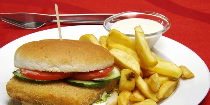 Hamburger s hranolky i dipem: hovězí, s kuřecím prsem či se smažákem
