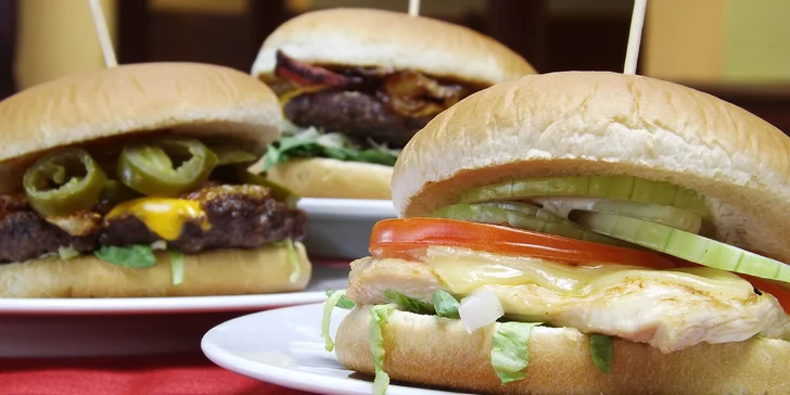 Hamburger s hranolky i dipem: hovězí, s kuřecím prsem či se smažákem