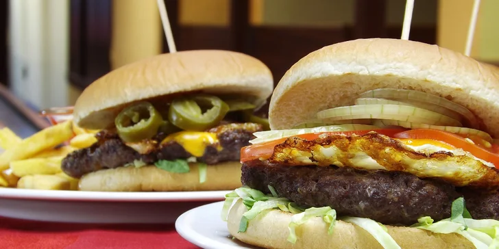 Hamburger s hranolky i dipem: hovězí, s kuřecím prsem či se smažákem