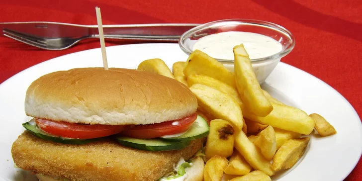 Hamburger s hranolky i dipem: hovězí, s kuřecím prsem či se smažákem