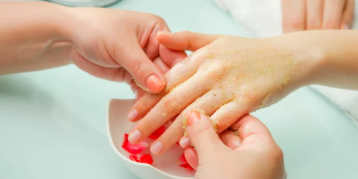 Relaxační balíčky: kosmetická obličejová nebo indiánská masáž, peeling a zábal rukou a nohou