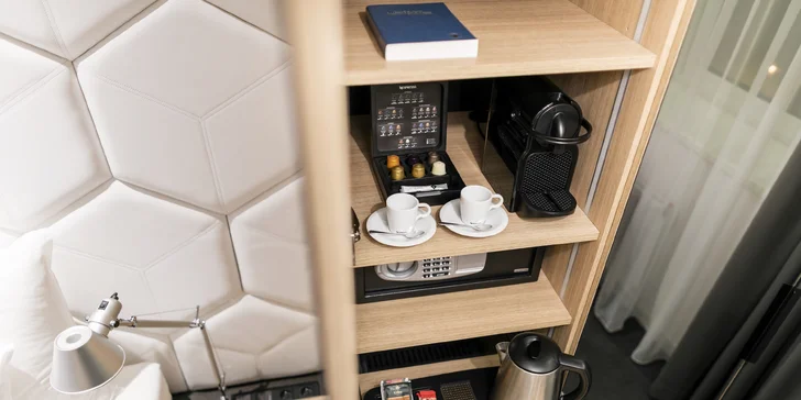 Noc v designovém pokoji 4* Grand Hotelu Imperial a večeře s degustací vín