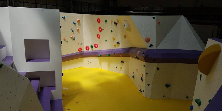 Dejte si do těla a zalezte si na nové boulderové stěně se zkušeným instruktorem