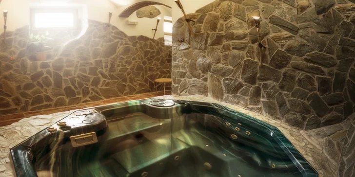 Dokonalý relax: 1–2 hodiny soukromí v sauně a obří vířivce až pro 4 osoby