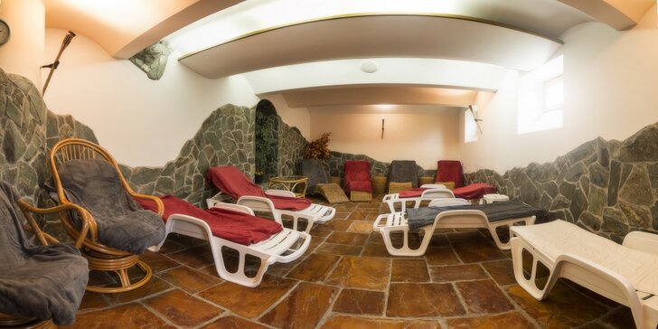 Dokonalý relax: 1–2 hodiny soukromí v sauně a obří vířivce až pro 4 osoby