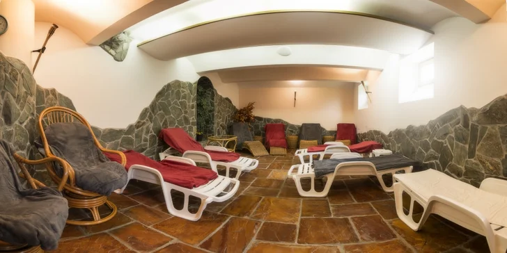 Dokonalý relax: 1–2 hodiny soukromí v sauně a obří vířivce až pro 4 osoby