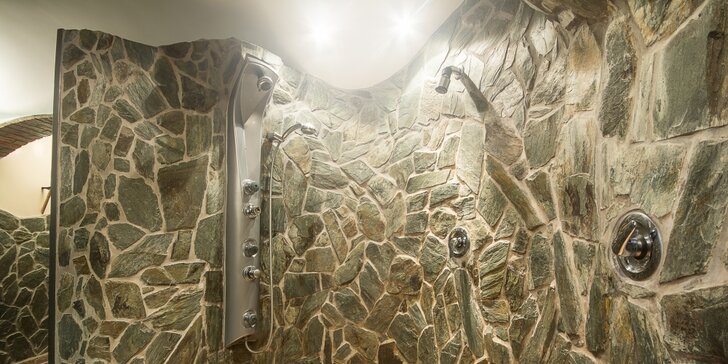 Dokonalý relax: 1–2 hodiny soukromí v sauně a obří vířivce až pro 4 osoby