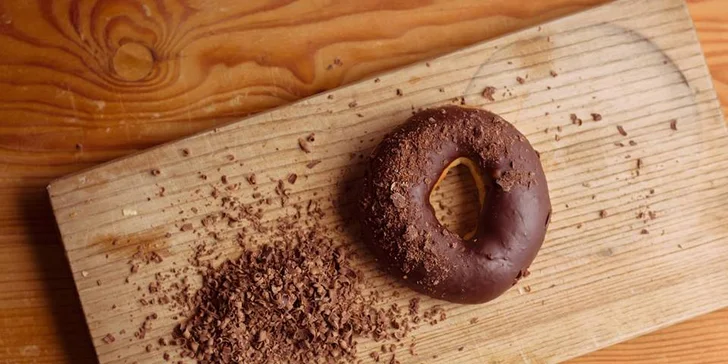 Sladká svačina do ruky: 2, 3 nebo 6 pečených špaldových donutů v krabičce