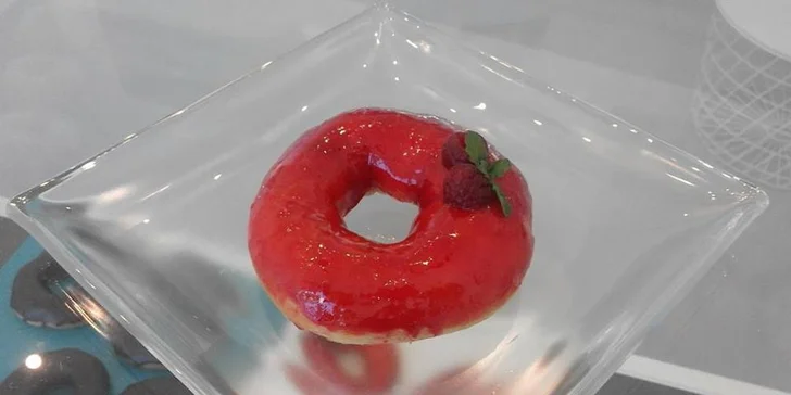 Sladká svačina do ruky: 2, 3 nebo 6 pečených špaldových donutů v krabičce