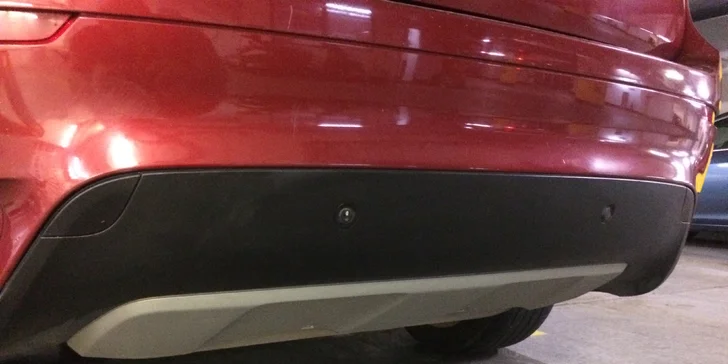 Pošlete auto do lázní: Parní čištění motorů a dekontaminace autolaku a rzi