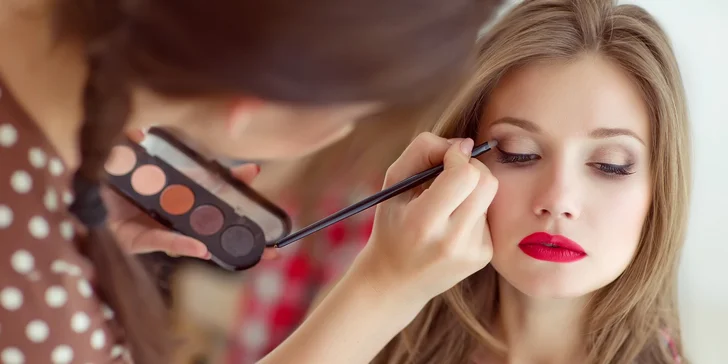 Vizážistické minimum: až 2hodinový kurz líčení a štětec na make-up jako bonus