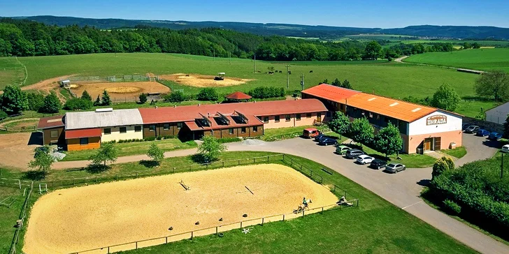 3denní pobyt s polopenzí, vířivkou a bazénem na farmě s koňmi a pivovarem