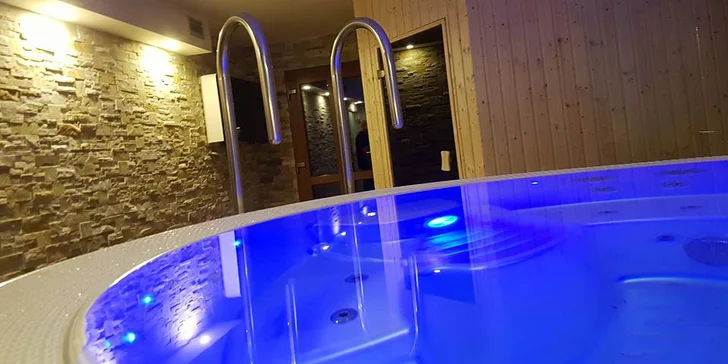 Podzimní relax v Jeseníkách: degustace vína, polopenze a bazén kdykoliv