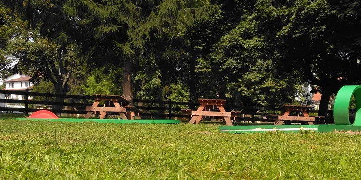 Minigolf v přírodě: 1,5 hodiny zábavy pro každého