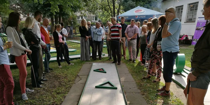 Minigolf v přírodě: 1,5 hodiny zábavy pro každého