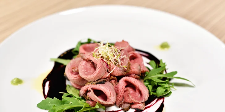 Moderní degustační menu pro dva podávané v budově Národního muzea