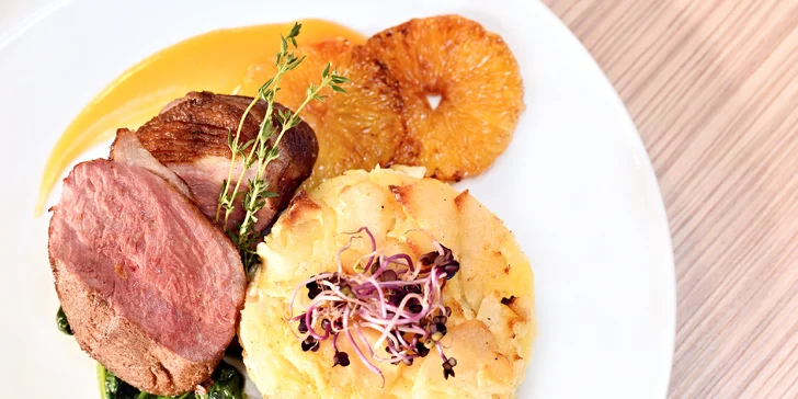 Moderní degustační menu pro dva podávané v budově Národního muzea